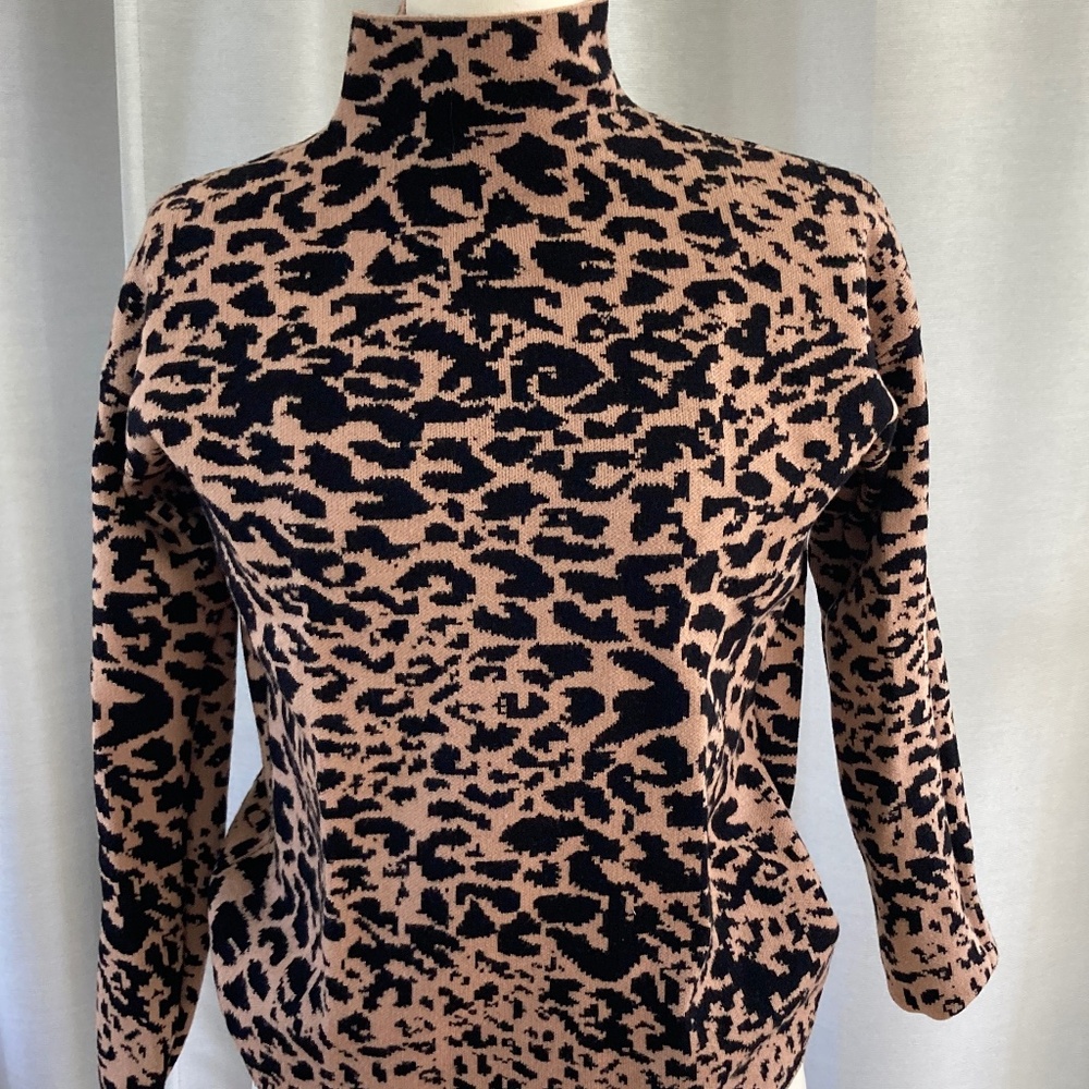 Tahari XS Leopard Print mock-turtleneck sweater